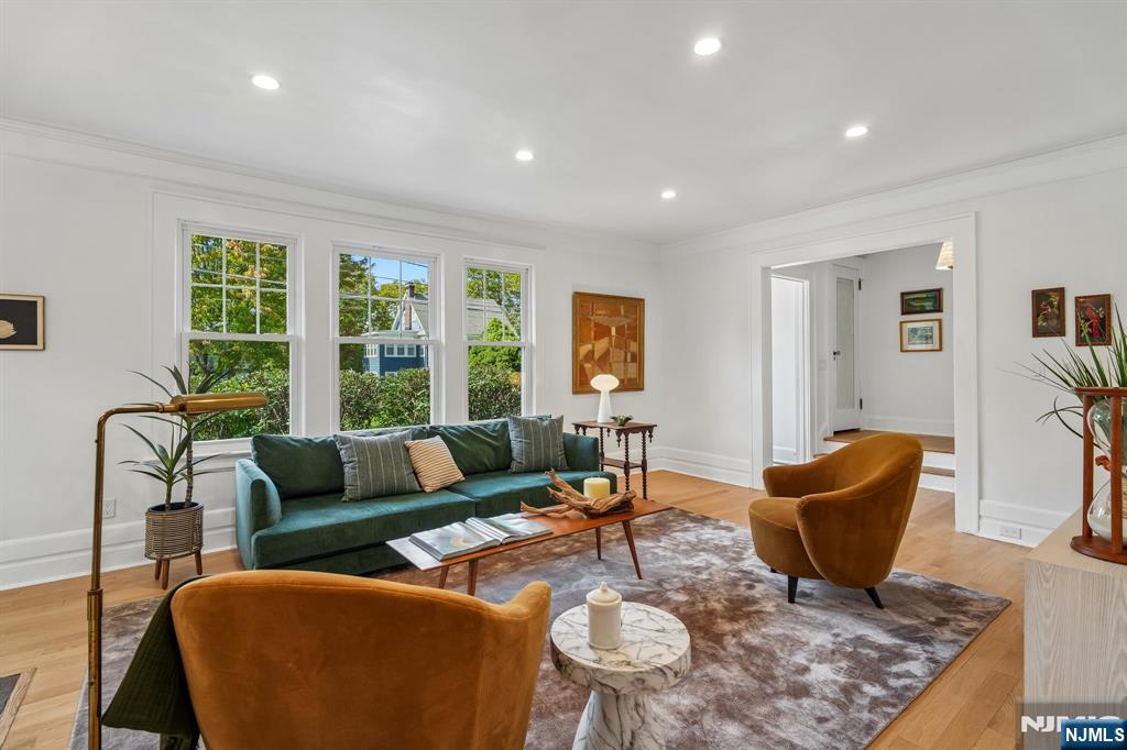 Photo 4 of Single family home for sale at 28 Oberlin St, Maplewood, NJ 07040 | MLS# 26034120 | Listing updated on 2026-09-17