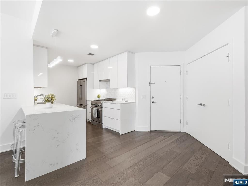 380 Newark Avenue 406 - Photo 4