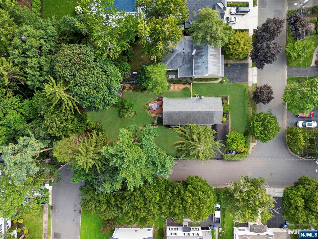 Photo 3 of Single family home for sale at 410 Chestnut St, Paramus, NJ 07652 | MLS# 26034127 | Listing updated on 2026-09-18