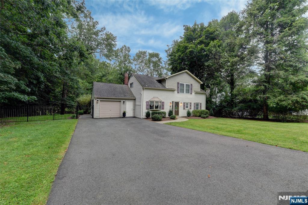 Photo 3 of Single family home for sale at 64 Grove St, Oakland, NJ 07436 | MLS# 26034140 | Listing updated on 2026-09-16