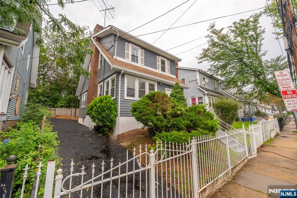 Photo 2 of Single family home for sale at 125 Pine Grv Ter, Newark, NJ 07106 | MLS# 26034145 | Listing updated on 2026-09-15