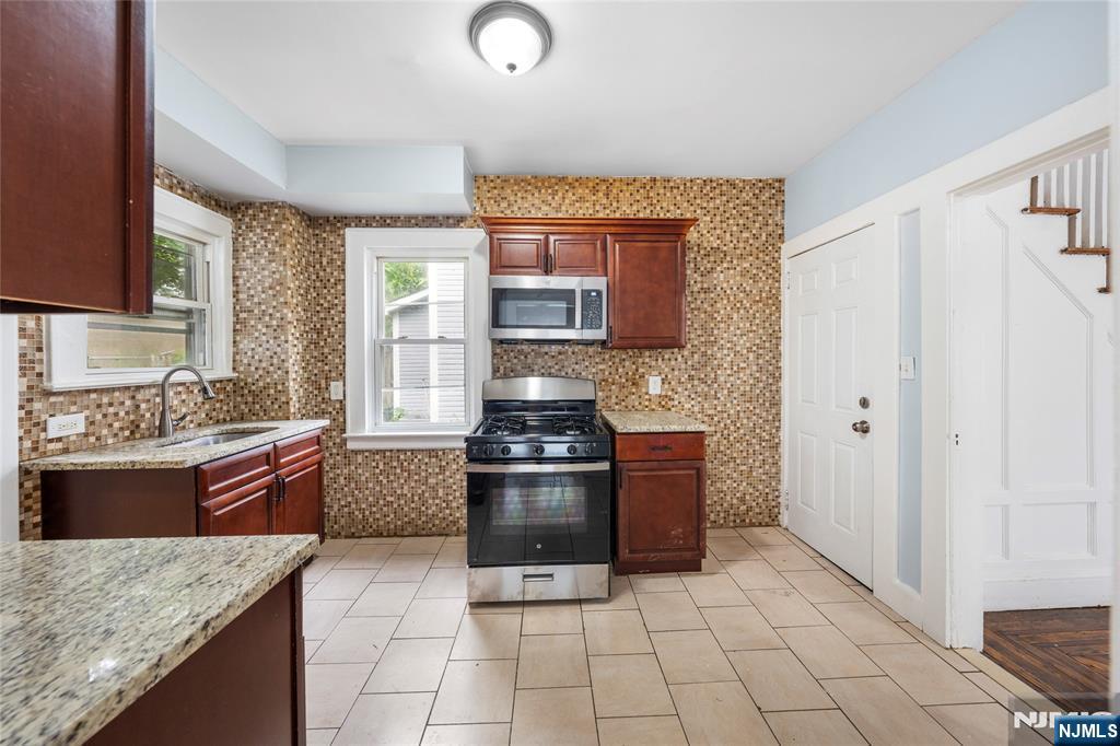 Photo 4 of Single family home for sale at 125 Pine Grv Ter, Newark, NJ 07106 | MLS# 26034145 | Listing updated on 2026-09-15