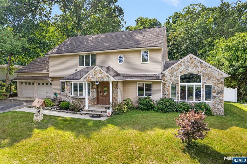 Single family home for sale at 127 Mountain Cir, West Milford, NJ 07480 | MLS# 26034164