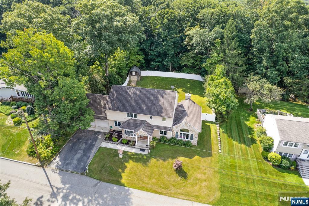 Photo 3 of Single family home for sale at 127 Mountain Cir, West Milford, NJ 07480 | MLS# 26034164 | Listing updated on 2026-09-16