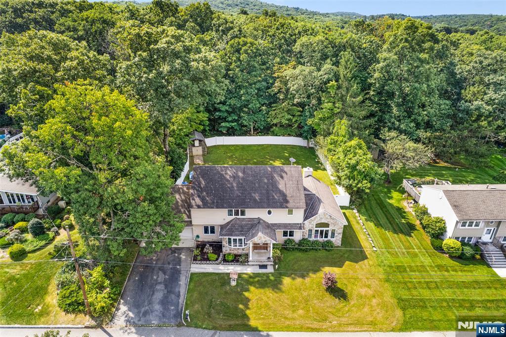 Photo 4 of Single family home for sale at 127 Mountain Cir, West Milford, NJ 07480 | MLS# 26034164 | Listing updated on 2026-09-16