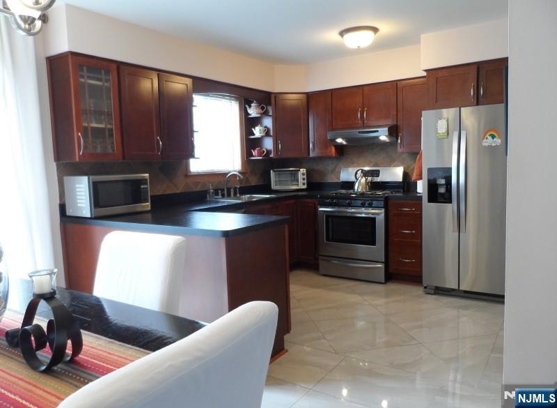 Photo 4 of Townhouse for sale at 404-406 Chestnut St #30, Newark, NJ 07105 | MLS# 26034165 | Listing updated on 2026-09-14