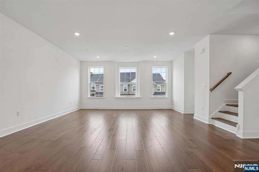 69 Eastwood Terrace - Photo 4