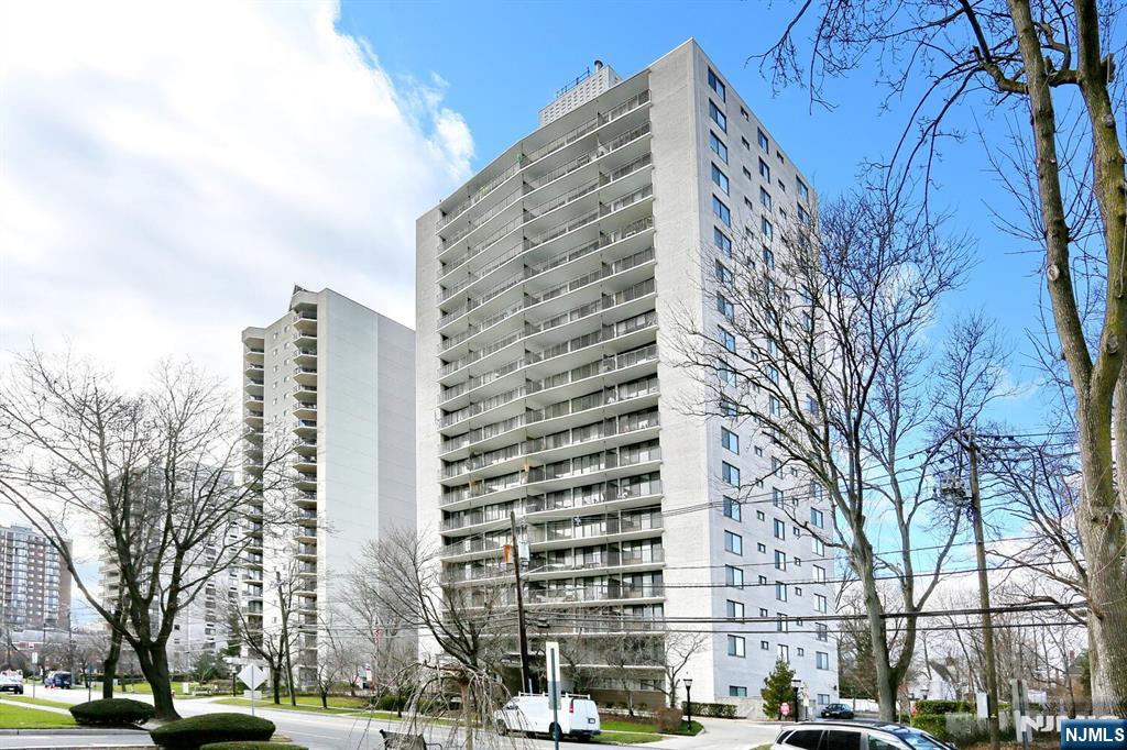 277 Prospect Avenue 18H