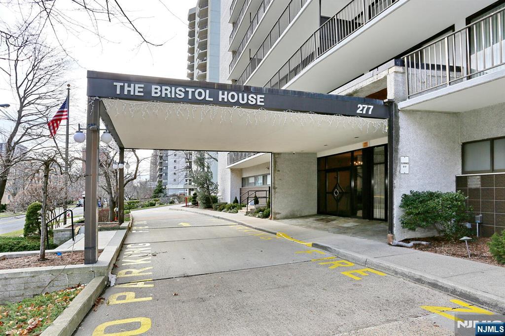 277 Prospect Avenue 18H - Photo 3