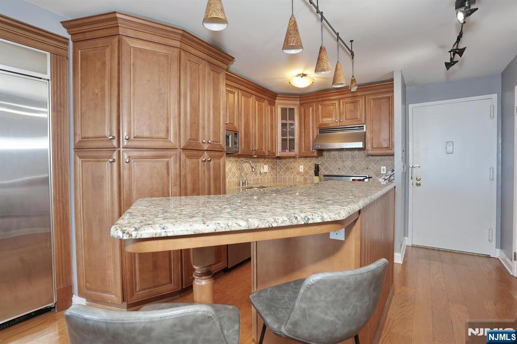 277 Prospect Avenue 18H - Photo 5