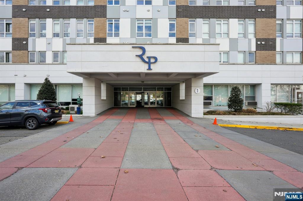 1 Executive Drive 602 - Photo 3