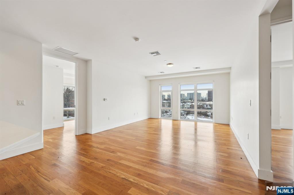 1 Executive Drive 602 - Photo 4