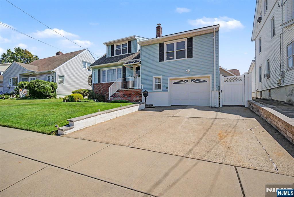 Photo 2 of Single family home for sale at 16 6th Street, Wood Ridge, NJ 07075 | MLS# 26034234 | Listing updated on 2026-09-15