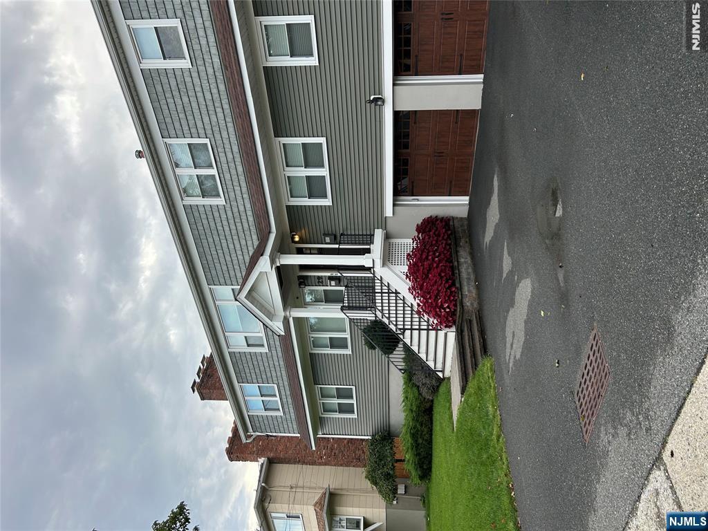 29 Central Avenue - Photo 2