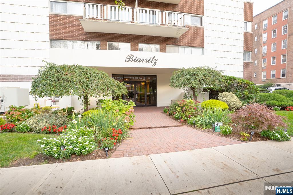 2180 Center 7D - Photo 2
