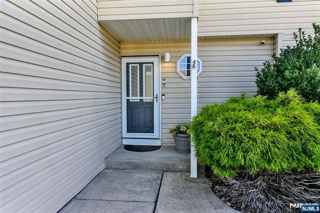 61 Ocean Gate Avenue - Photo 3