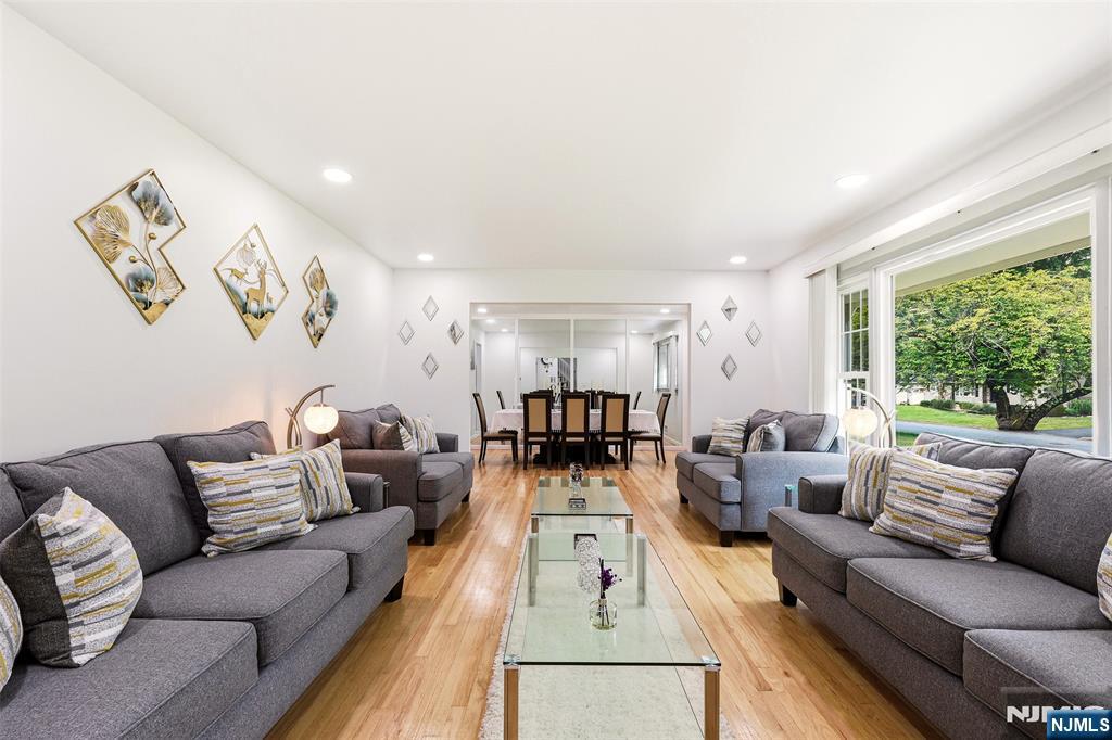 628 Lamanna Drive - Photo 3