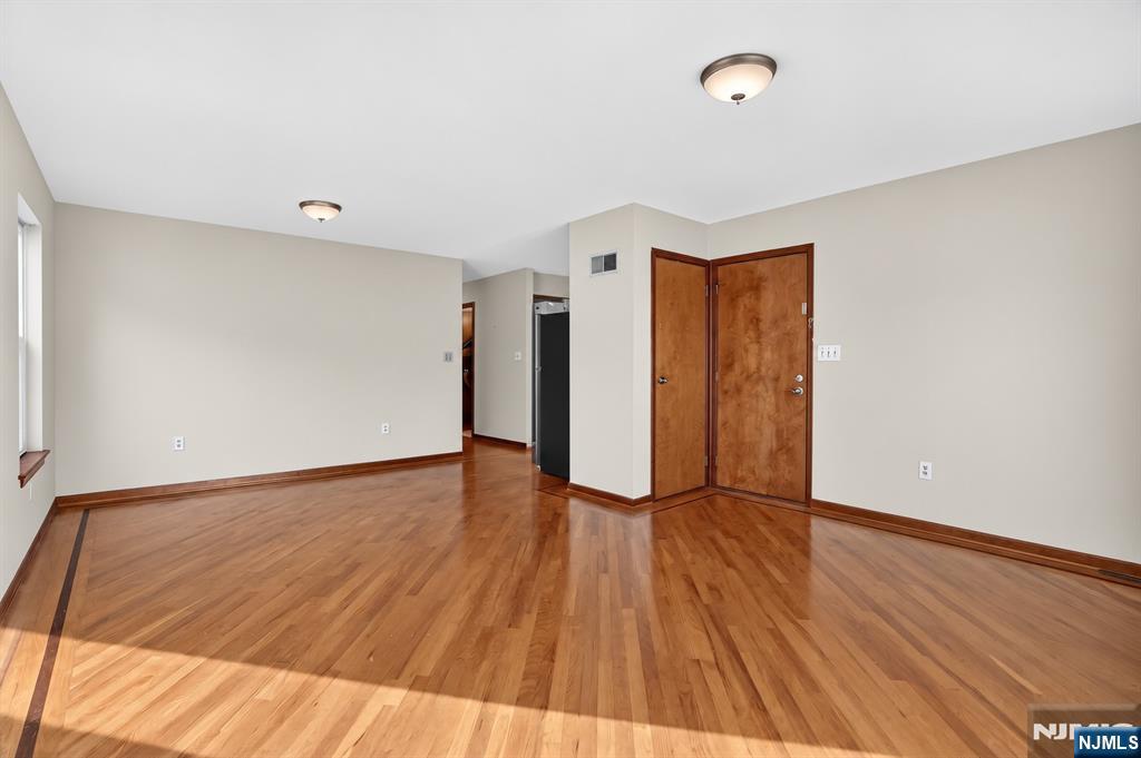 921 Jackson Avenue 921 - Photo 3