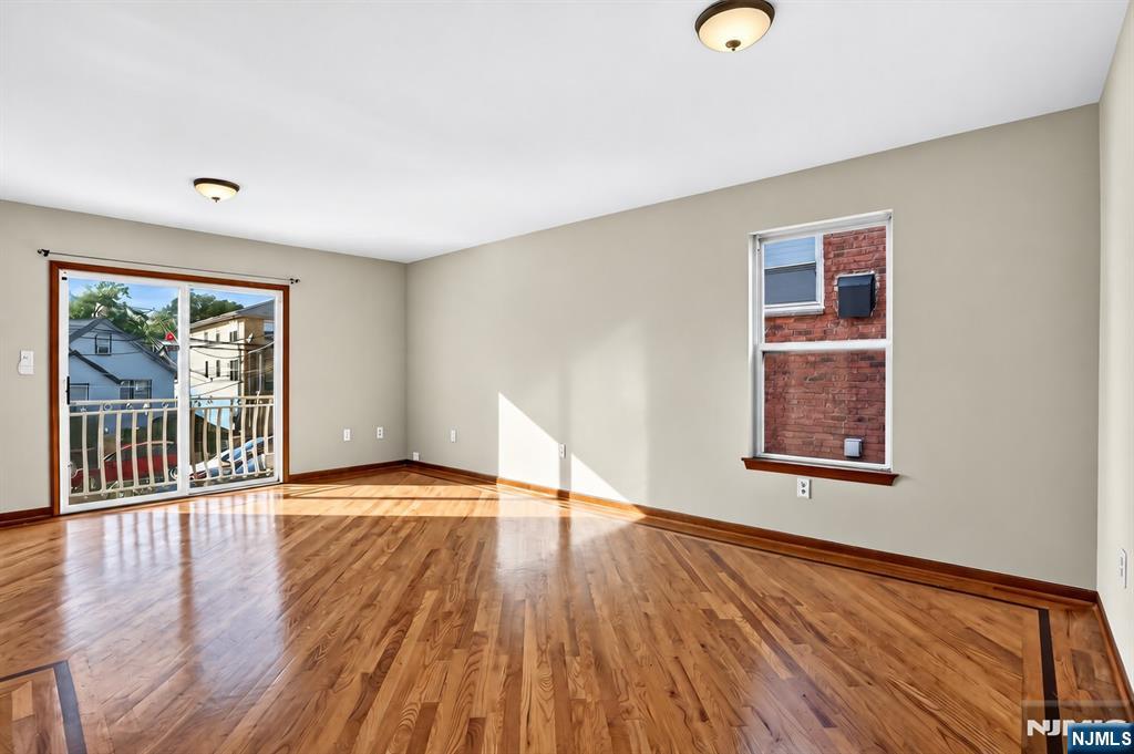 921 Jackson Avenue 921 - Photo 4