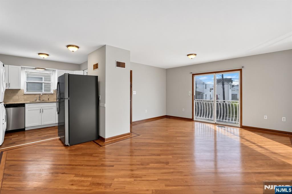 921 Jackson Avenue 921 - Photo 5