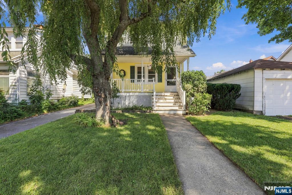 Photo 3 of Single family home for sale at 25 Edward St, Bergenfield, NJ 07621 | MLS# 26034277 | Listing updated on 2026-09-15