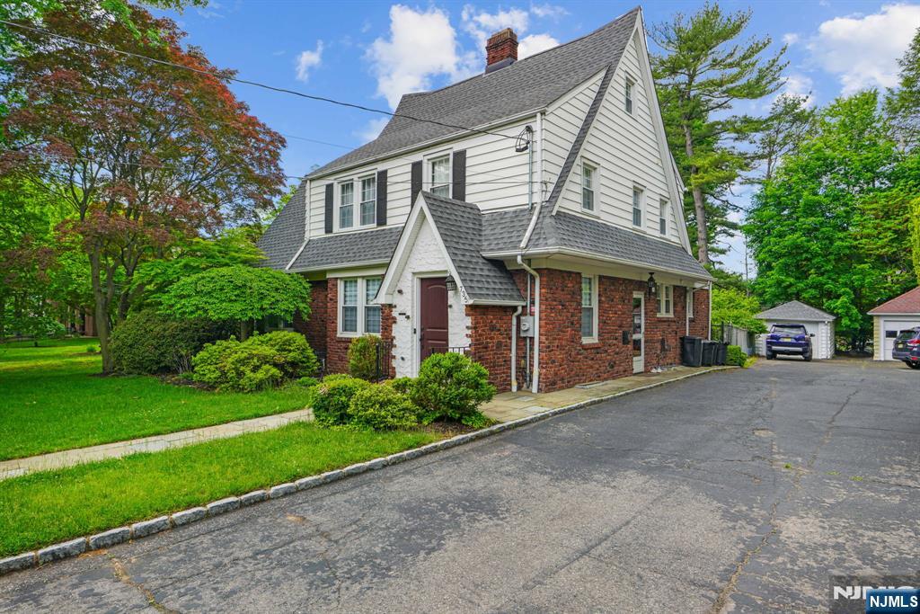 Photo 2 of Single family home for sale at 735 Summit Ave, River Edge, NJ 07661 | MLS# 26034288 | Listing updated on 2026-09-17