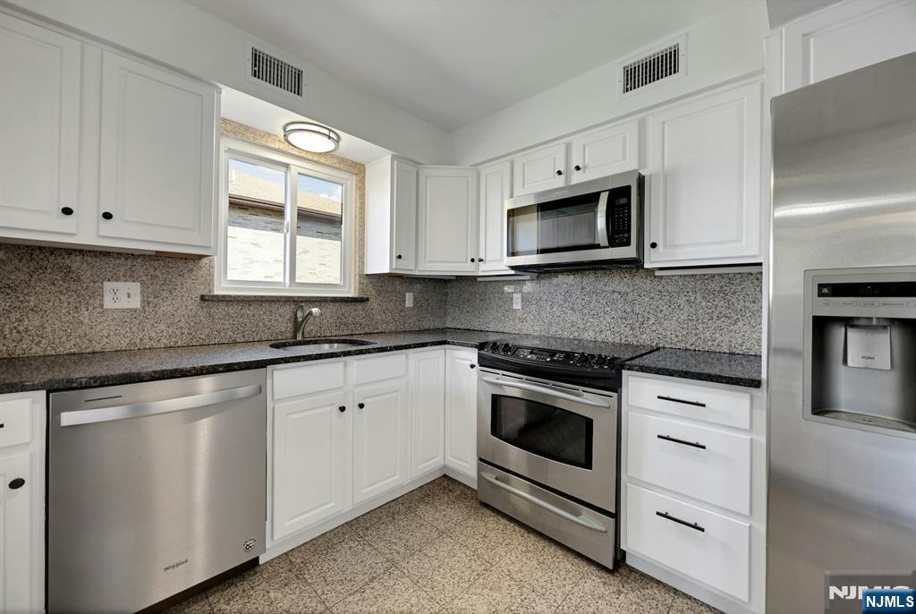 2413 Hammett Avenue — photo 15