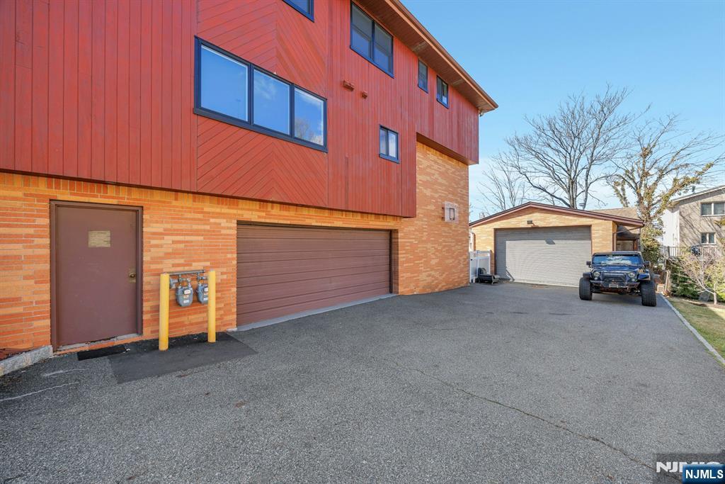 2413 Hammett Avenue — photo 36