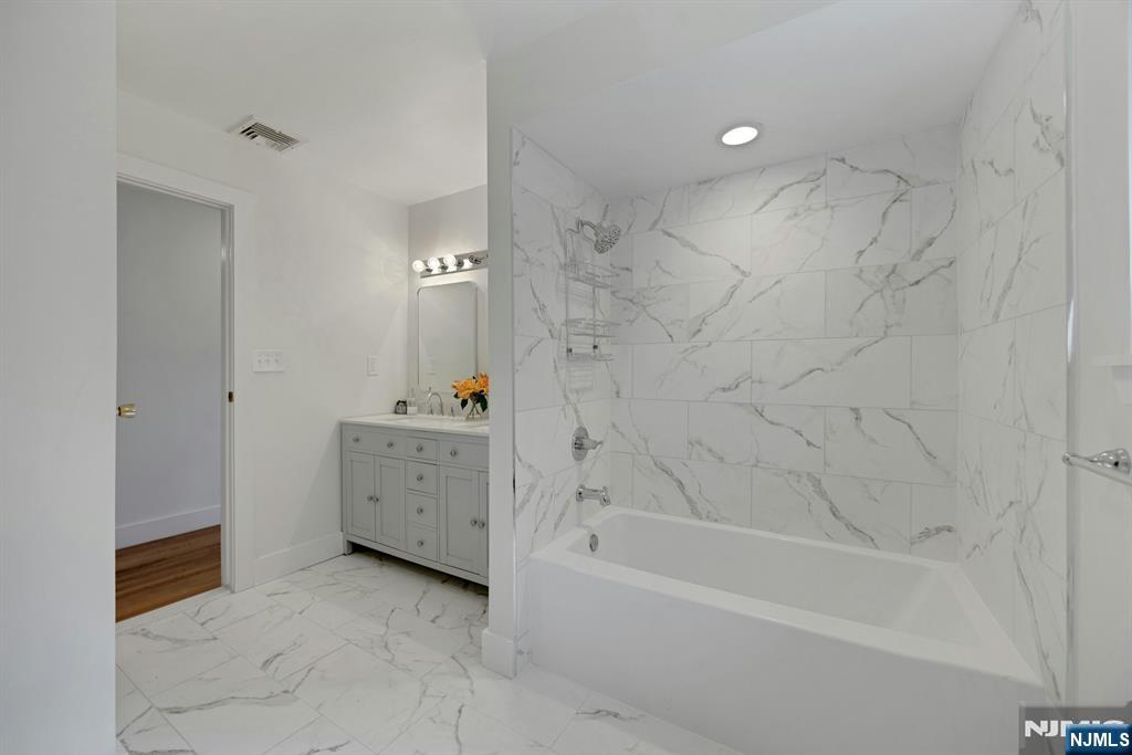 2413 Hammett Avenue — photo 49