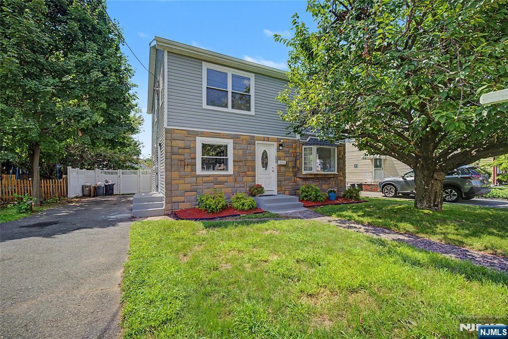 699 Bloomfield Avenue