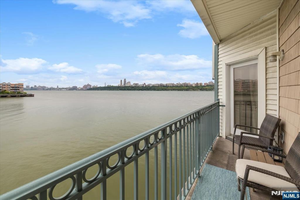 106 The Promenade - Photo 2
