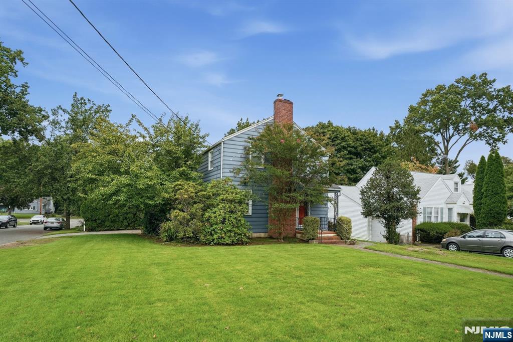 Photo 3 of Single family home for sale at 125 Midwood Rd, Glen Rock, NJ 07452 | MLS# 26034328 | Listing updated on 2026-09-19