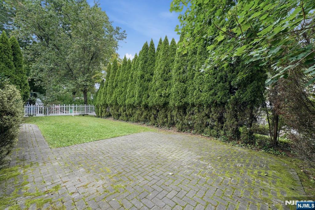 125 Midwood Road - Photo 4