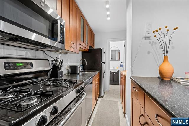208 3rd Street — photo 34
