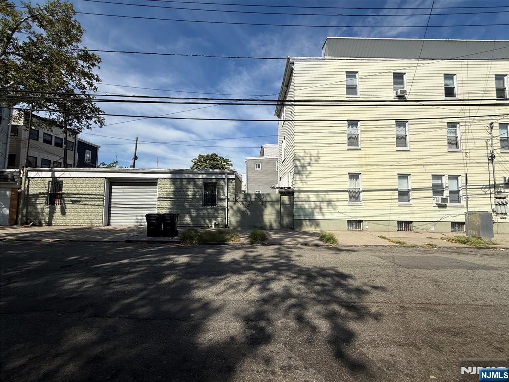 382 Walnut Street - Photo 2
