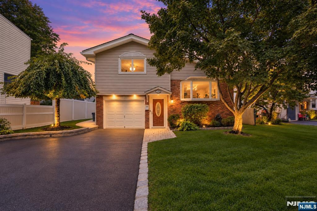 Photo 1 of Single family home for sale at 175 Marginal Rd, Elmwood Park, NJ 07407 | MLS# 26034375 | Listing updated on 2026-09-17