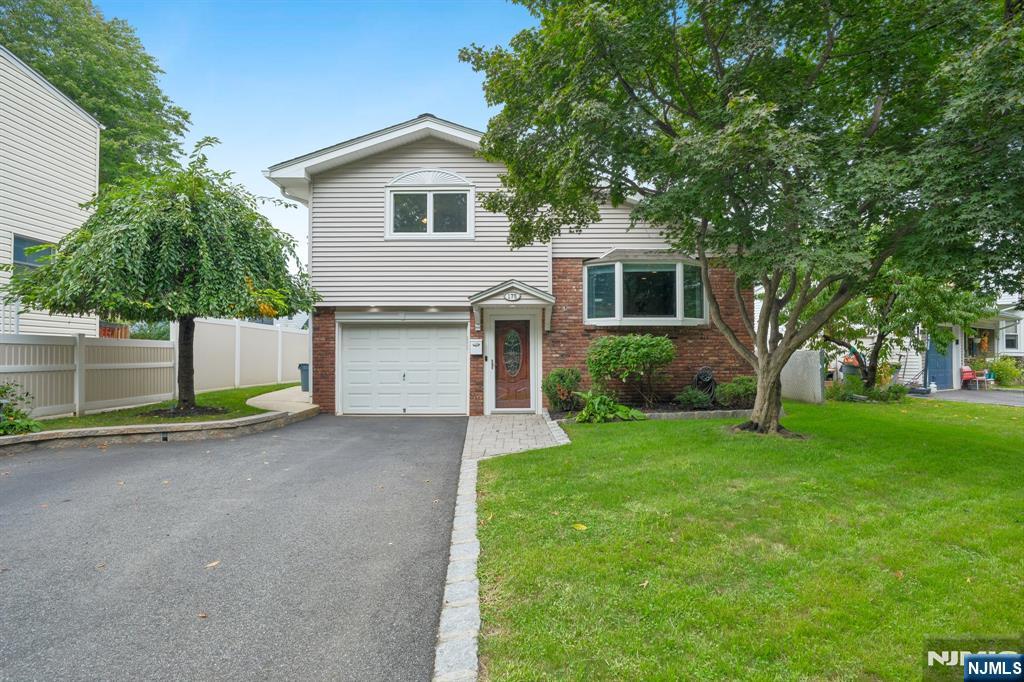 Photo 2 of Single family home for sale at 175 Marginal Rd, Elmwood Park, NJ 07407 | MLS# 26034375 | Listing updated on 2026-09-17