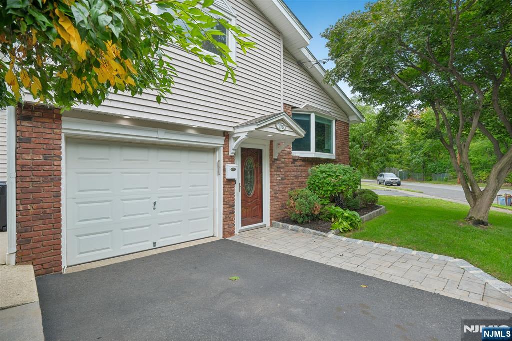 Photo 3 of Single family home for sale at 175 Marginal Rd, Elmwood Park, NJ 07407 | MLS# 26034375 | Listing updated on 2026-09-17