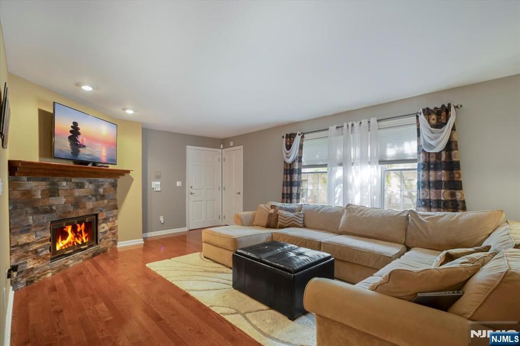 Listing Photo 4 - Condo for sale in building located at 124 Fls Brg Dr, Totowa, NJ 07512 - Unit #629