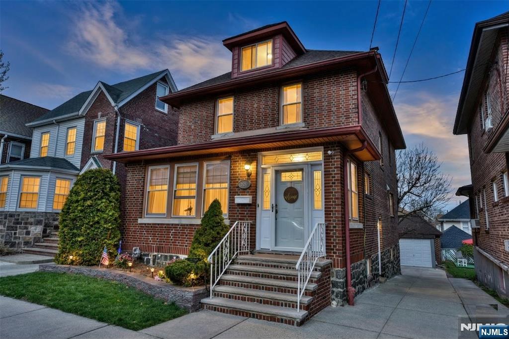 519 Saint Pauls Avenue - Photo 1