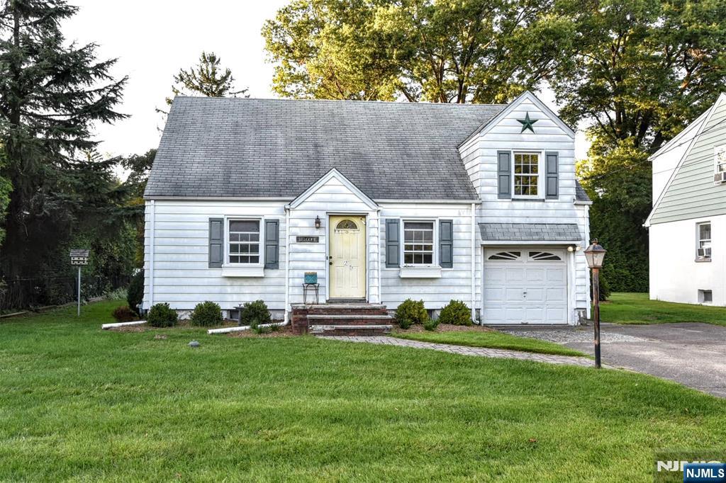 Photo 3 of House for sale at 25 Stanley Ct, North Haledon, NJ 07508 | MLS# 26034401 | Listing updated on 2026-09-19