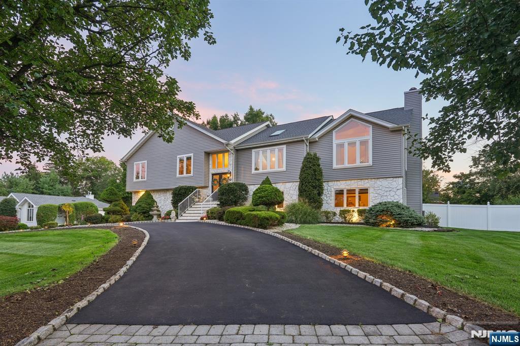 Photo 2 of Single family home for sale at 3 Skurla Ln, Hanover Township, NJ 07981 | MLS# 26034418 | Listing updated on 2026-09-17