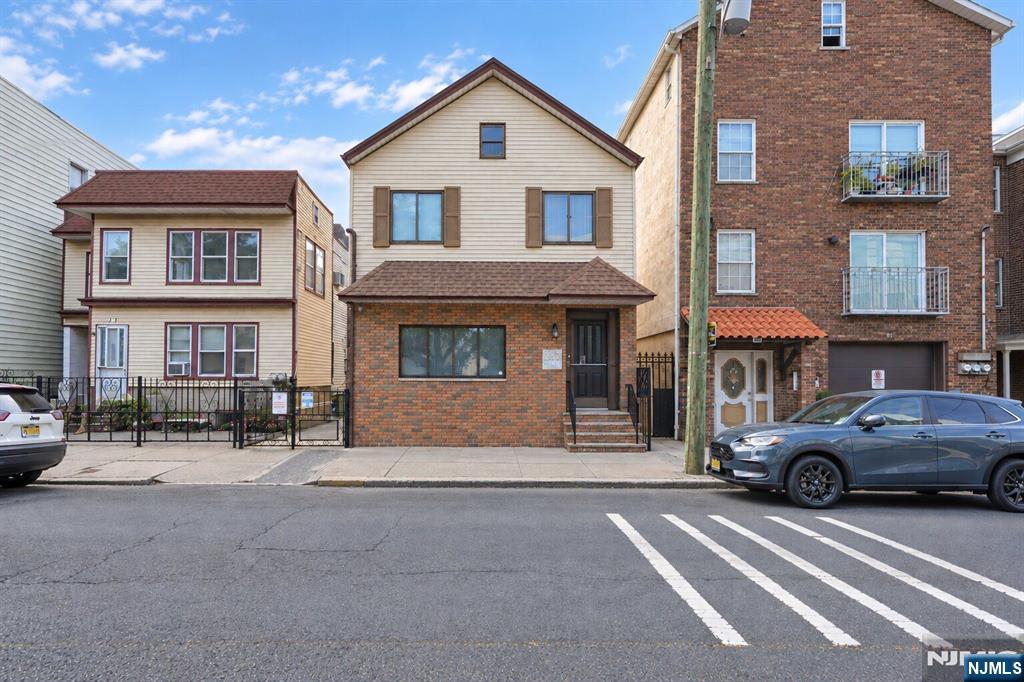 83 Pacific Street - Photo 1