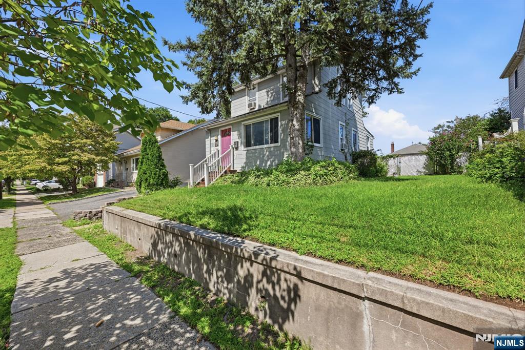 Photo 3 of Single family home for sale at 809 Elm Ave, Ridgefield, NJ 07657 | MLS# 26034434 | Listing updated on 2026-09-16