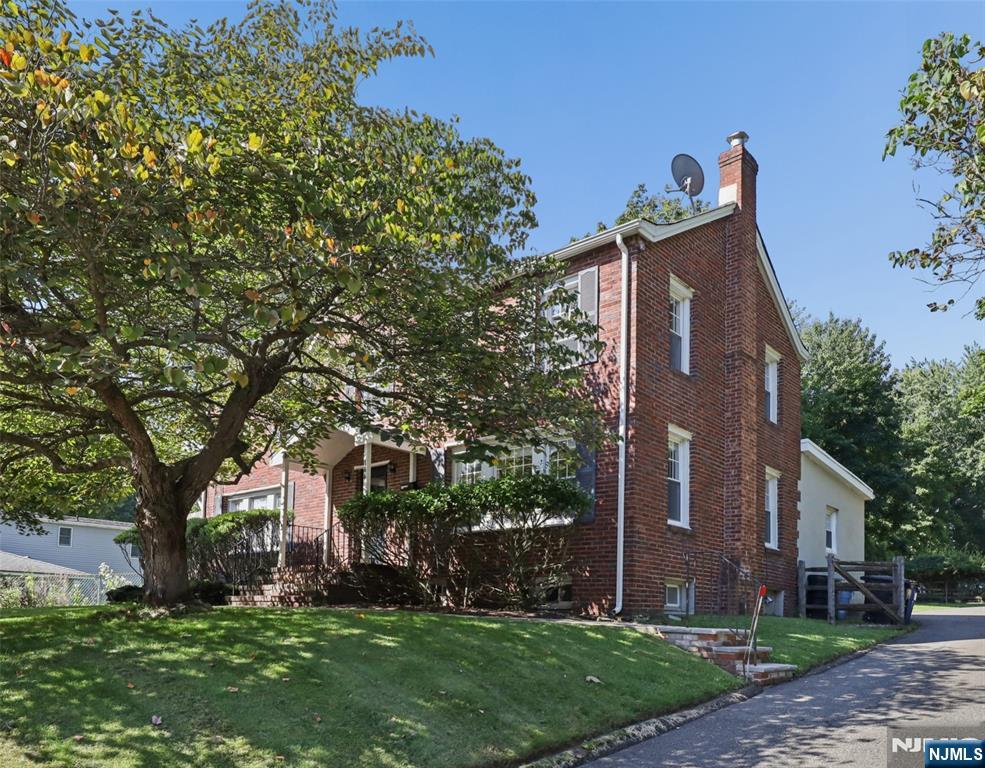166 Crescent Avenue - Photo 3