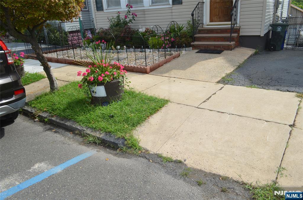 Photo 2 of Single family home for sale at 128 Hillside Ter, Irvington, NJ 07111 | MLS# 26034440 | Listing updated on 2026-09-17
