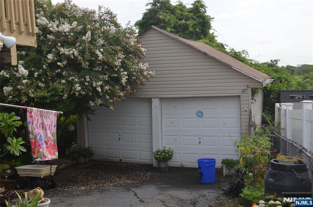 Photo 3 of Single family home for sale at 128 Hillside Ter, Irvington, NJ 07111 | MLS# 26034440 | Listing updated on 2026-09-17