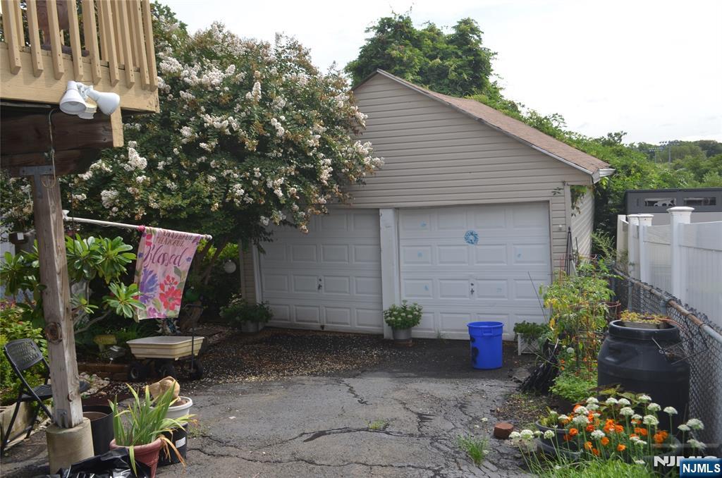 Photo 3 of Single family home for sale at 128 Hillside Ter, Irvington, NJ 07111 | MLS# 26034440 | Listing updated on 2026-09-17