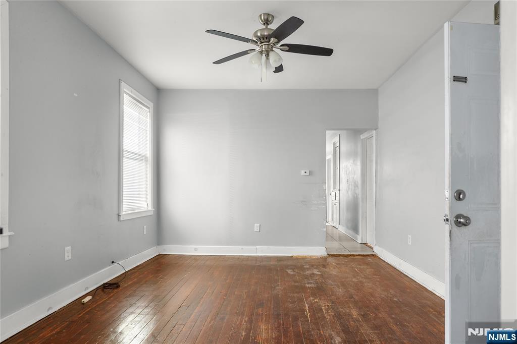 564 Sanford Avenue 2 - Photo 1