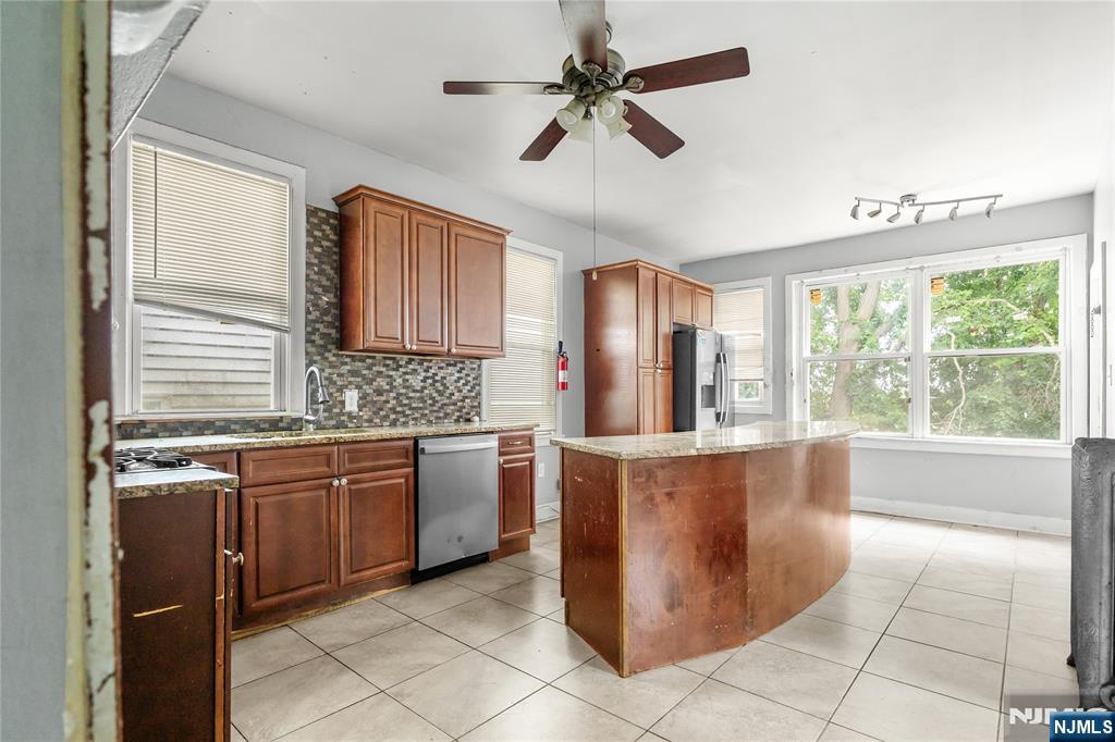 564 Sanford Avenue 2 - Photo 2